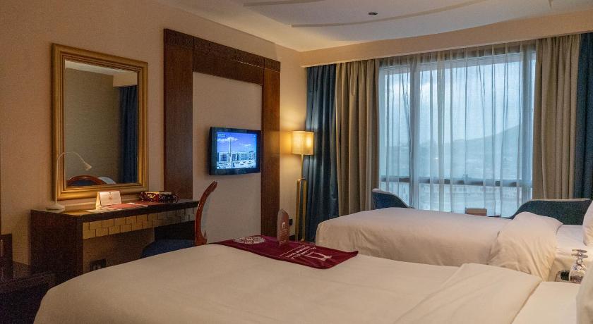 Image of 2-Bedroom Kaaba View Royal Suite 3