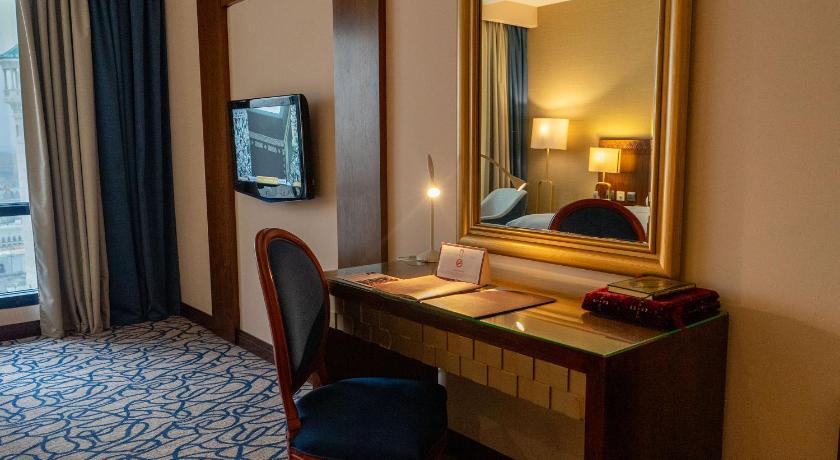Image of 2-Bedroom Kaaba View Royal Suite 12