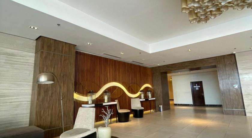 セブ Mactan Newtown Condo 5つ星 ホテル 外観