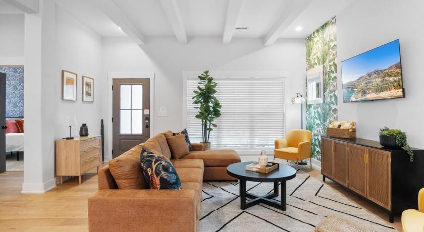 Near BoA Stadium, 5 Bedroom with Games, Backyard