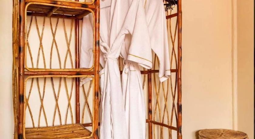 Szoba 2 külön ággyal - erkéllyel (Twin Room with Balcony) fotója 7
