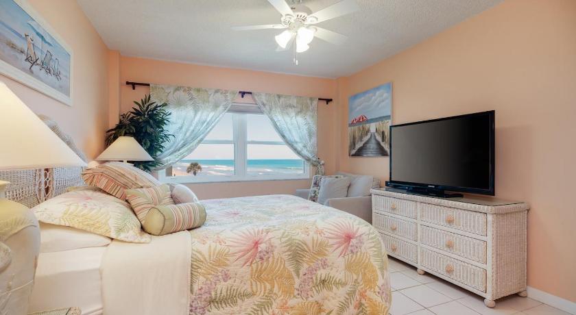 卫星海滩 (FL) You cannot get any closer to the beach! 2BR condo 4星级 住宿 餐厅