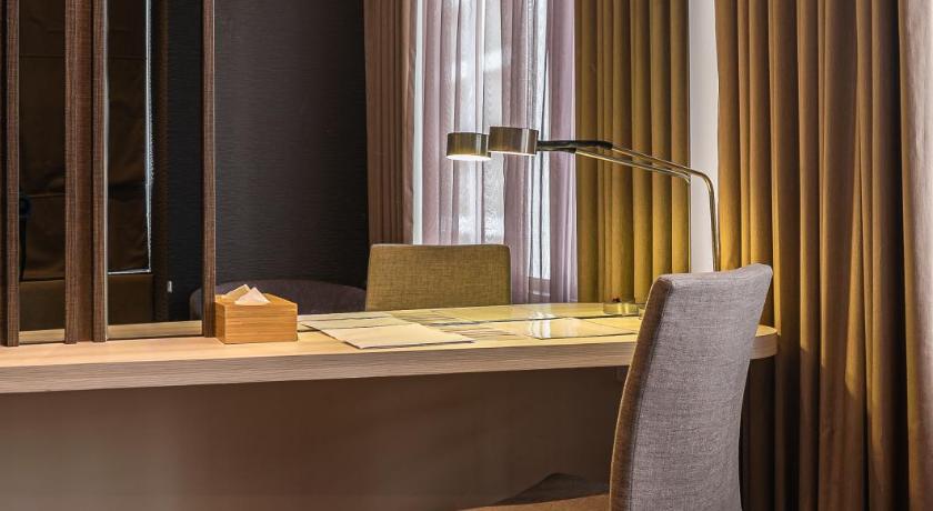 Image of Superior Triple City View Room 17