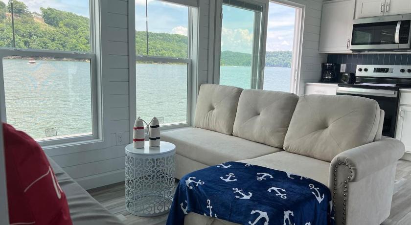 러셀 스프링스 Four Suns 4성급 숙소 스위트룸