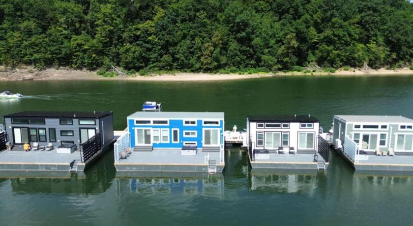 러셀 스프링스 Four Suns 4성급 숙소 로비