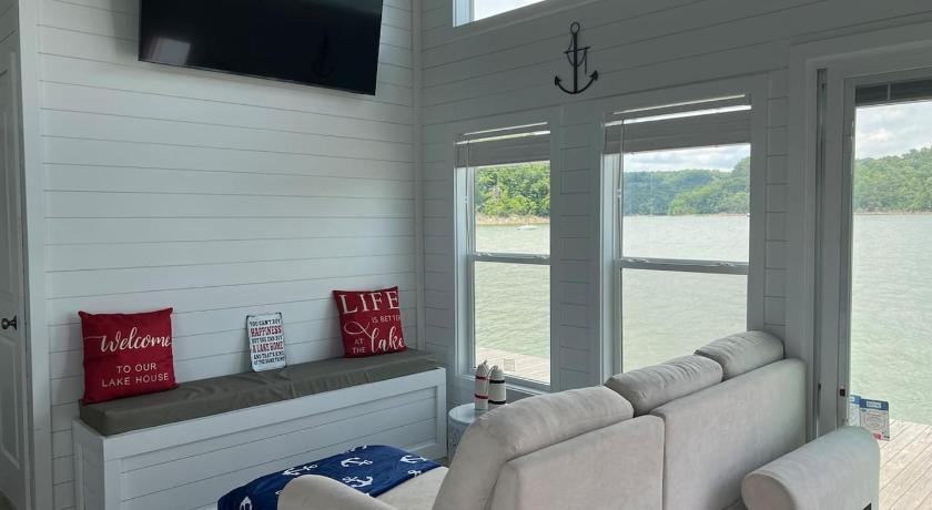 러셀 스프링스 Four Suns 4성급 숙소 수영장