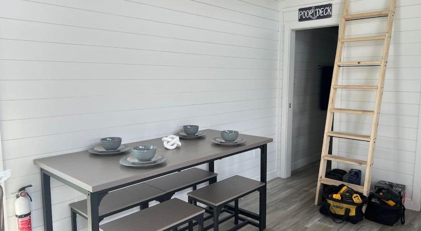 러셀 스프링스 Four Suns 4성급 숙소 외관