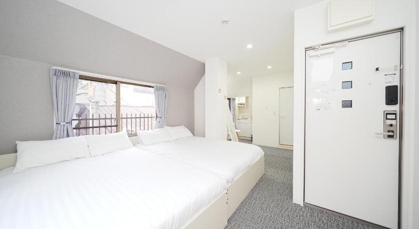 东京 GLOU Koiwa Tokyo - Economic APT in a Japanese Local Shopping Street, with Direct Access to Shinjuku  2星级 住宿 泳池