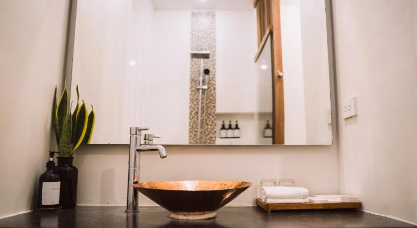Image of Deluxe Pool Access Room 11