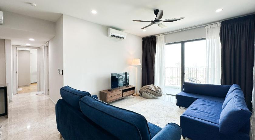 Datum Jelatek Residence by Airhost - image 10