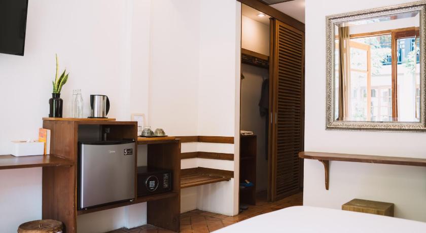 Image of Deluxe Pool Access Room 16