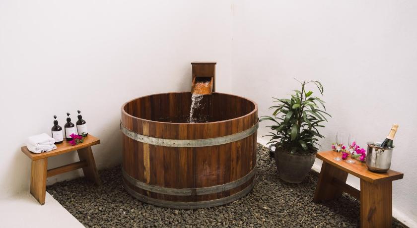 Image of Deluxe Pool Access Room 9