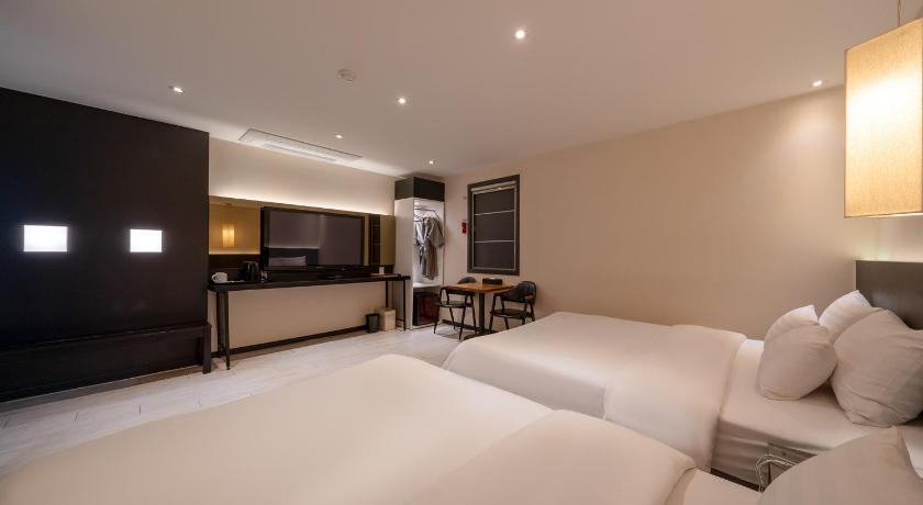 Image of Deluxe Twin Room 0