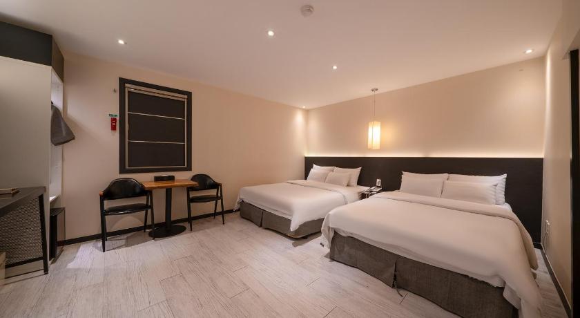 Image of Deluxe Twin Room 3