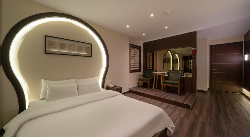 Image of Deluxe Double 4