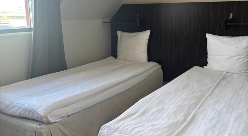 Image of Medium Double Room 6