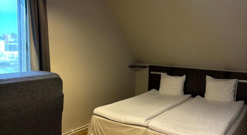 Image of Small Family Room 8