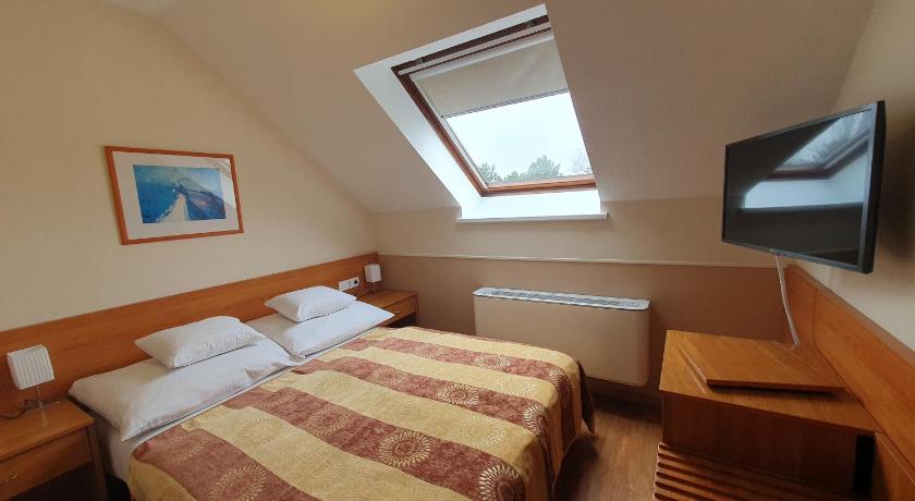 Image of Queen Room - Attic 0