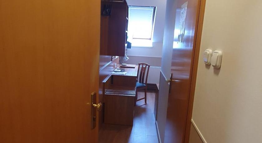 Image of Small Single Room -Attic 4