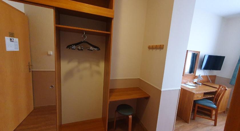 Image of Standard Queen Room 3