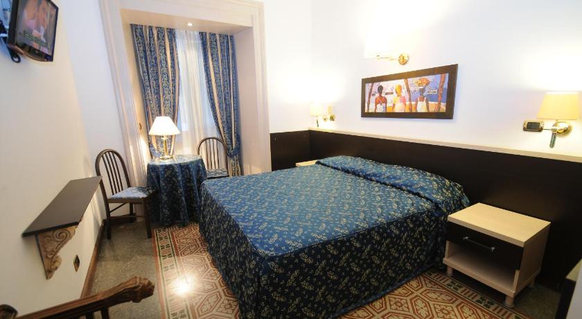 Image of Family Room (5 People) 6