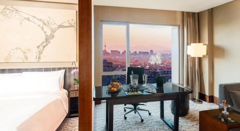 Imagen de 1 King Regent Club Suite 3