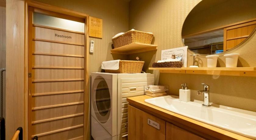 京都 京一軒町家 さと居 香雪 SATOI KOSETSU Shichijo-Mibu 4つ星 ゲストハウス ロビー