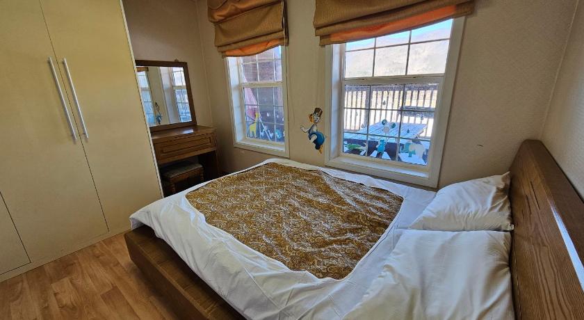 Image of Family Room 9