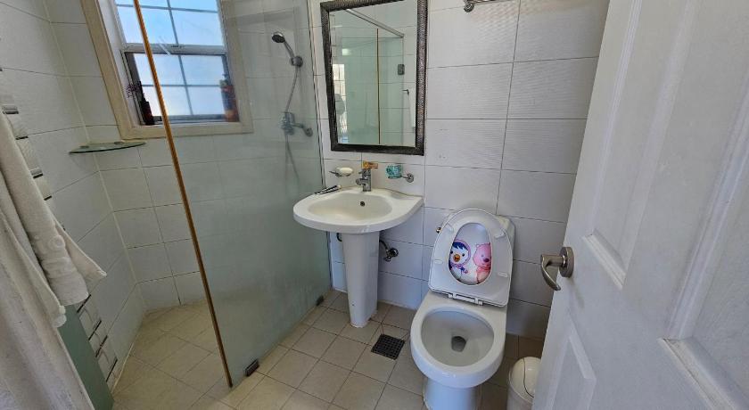 Image of Family Room 16