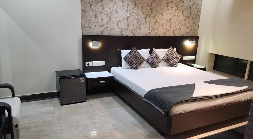 Sri vijetha royal hotel