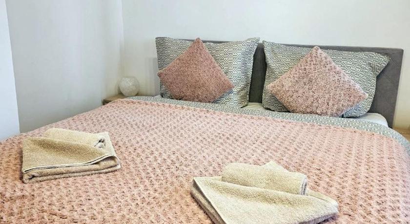 Kompletne vybavene studio u divadla - Wi-Fi zdarma - #HomeVibes51