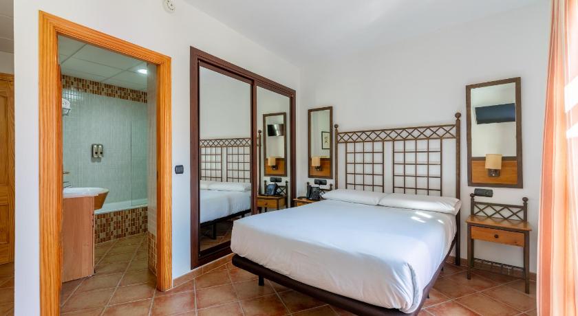 Sevilla HOTEL HACIENDA SANTA BARBARA Hotel lobby