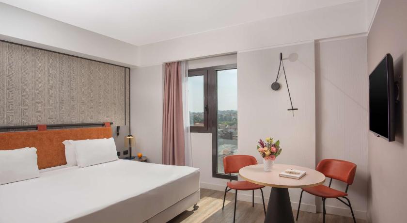 Image of Superior Room with View 5