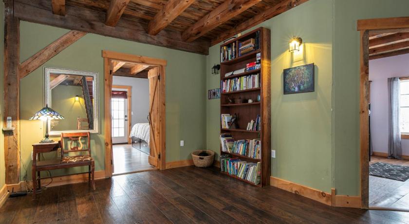 切尔西 (VT) Vermont Retreat 3BR with Mountain Views and Trails 3星级 住宿 大堂