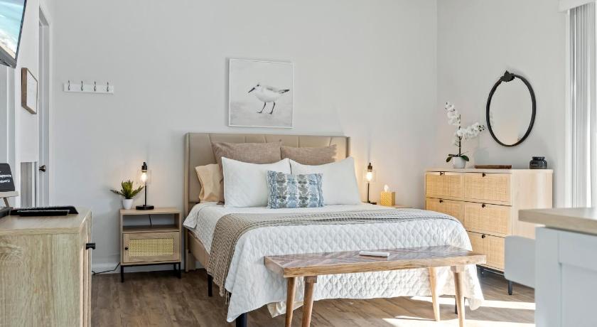 Satellite Beach (FL) Sandpiper 4-Star Accommodation pool