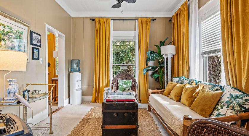 Caravel Old Carrabelle Hotel Flamingo Suite 3-Star Accommodation suite