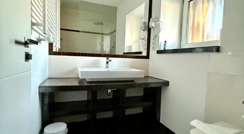 Image of Double Room with Partial Sea View and Balcony - 8 2
