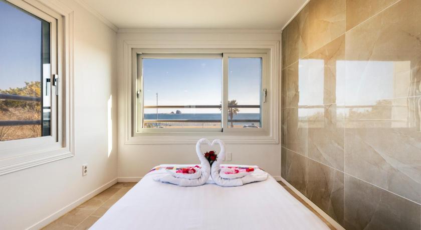 Image of 2-Bedroom Ocean View 5