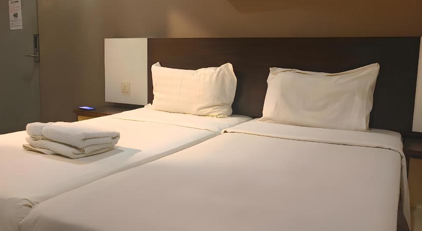 Image of Deluxe Twin No Window 1