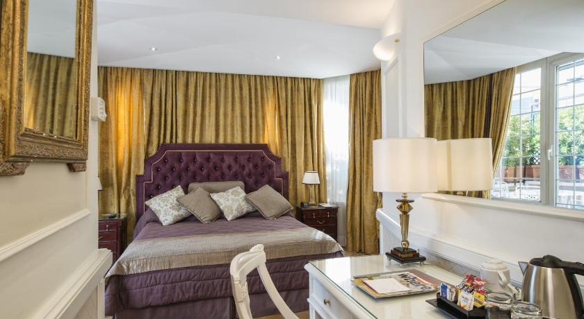 Image of Deluxe Double or Twin Room 9
