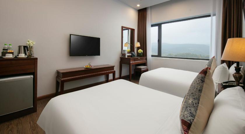 Image of Superior Window 12