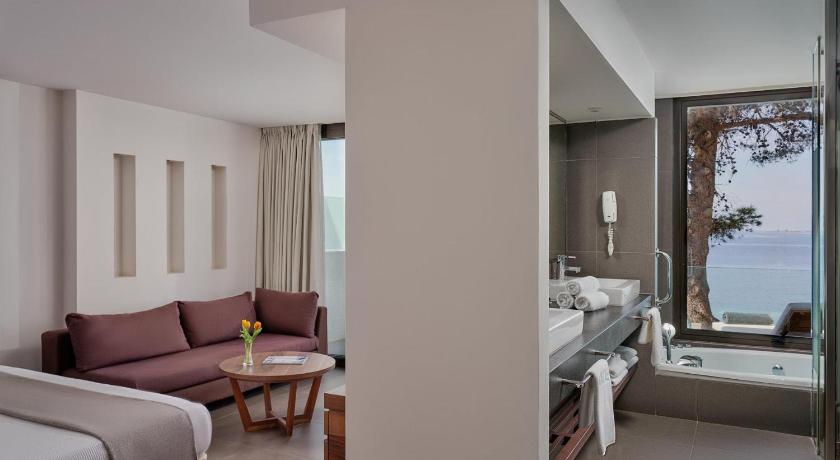Image of Suite with Spa Bath 1