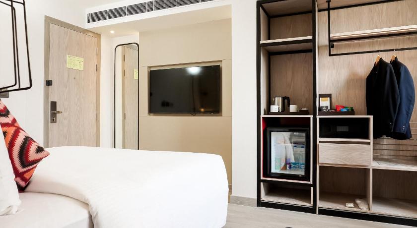 Image of Club Premium Room with 20% discount on Food, Spa, Beverages and Laundry | 1+1 IMFL from 3pm to 7pm 3