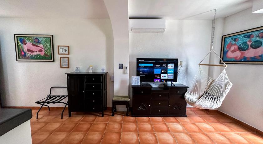 Image of Suite-1 King Bed, Non-Smoking, Sofabed, Flat Screen Television, Kitchenette, Refrigerator 7