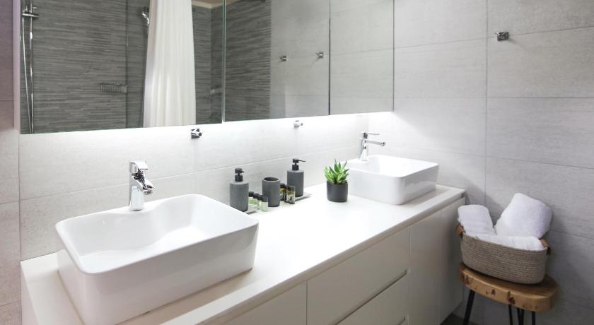 Pavliani Oiti Mountain Apartments 4-Star Guesthouse lobby