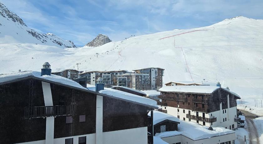 Image of Triple Room with Mountain View 4
