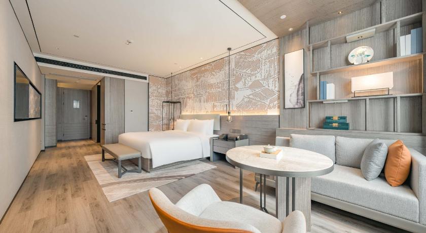 Xi'an Yunheyebo Hotel - South Gate of Bell and Drum Tower 4-Star Hotel pool