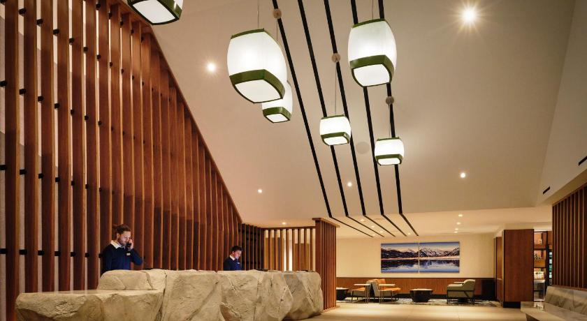 Lobby Hotel Alpenrock Breckenridge, Curio Collection by Hilton