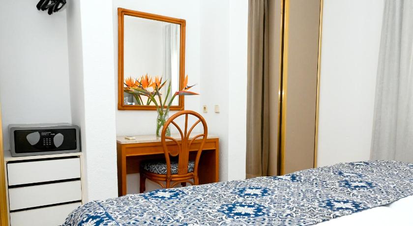 Image of 1-Bedroom Apartment for 2 Adults and 2 Children 15