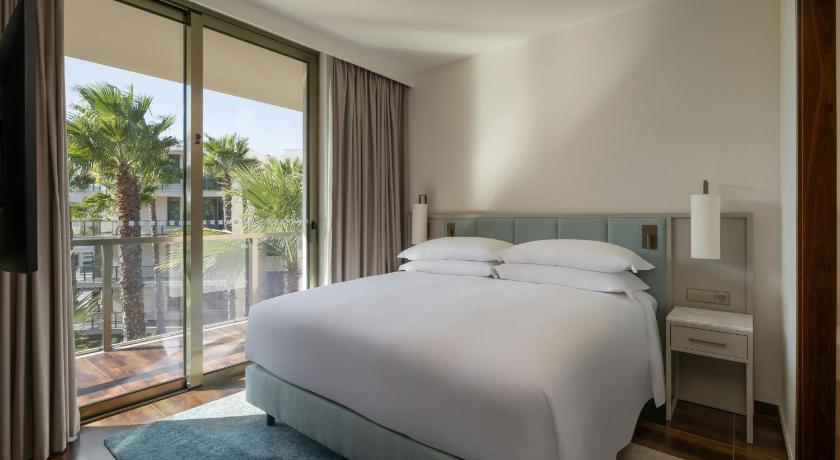 Image of Three-Bedroom Suite with Balcony and Pool View 6